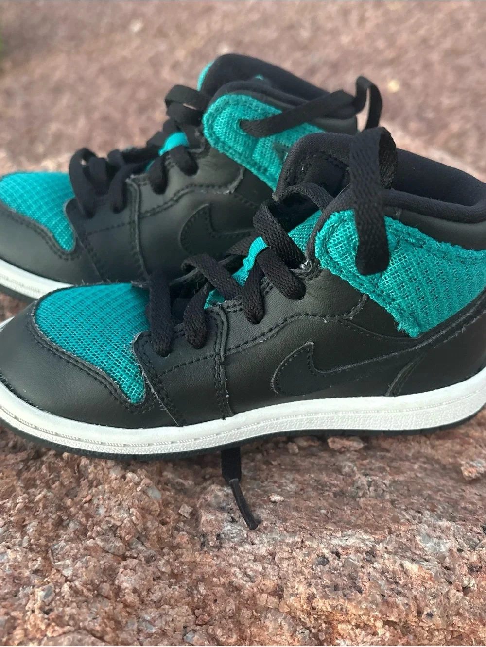 Nike Kids Teal and Black Mid-Top Sneakers